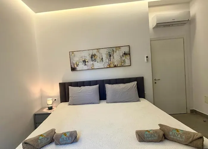 Bina's * Golem (Tirana)